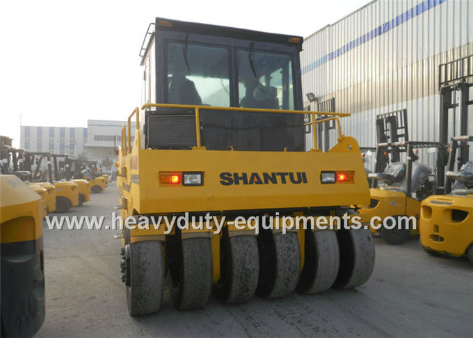 Shantui SR26Tの重量145000のkgのの頑丈な車輪のロード ローラー操作およびShangchaiエンジン